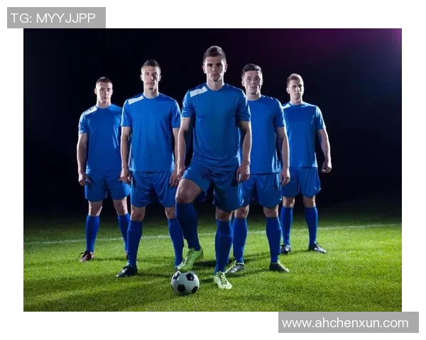 足球巨星挑战极限运动展现不一样的拼搏精神与团队合作魅力